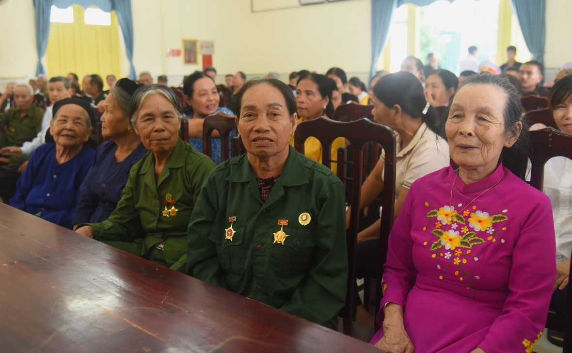 Tạp chí Hữu cơ Việt Nam tri ân gia đình chính sách xã Xuân Quang, huyện Chiêm Hóa Tạp chí Hữu cơ Việt Nam tri ân gia đình chính sách xã Xuân Quang, huyện Chiêm Hóa