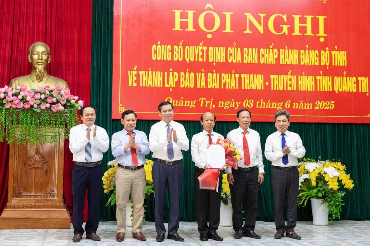 Công bố quyết định thành lập Báo và Đài phát thanh – Truyền hình tỉnh Quảng Trị
