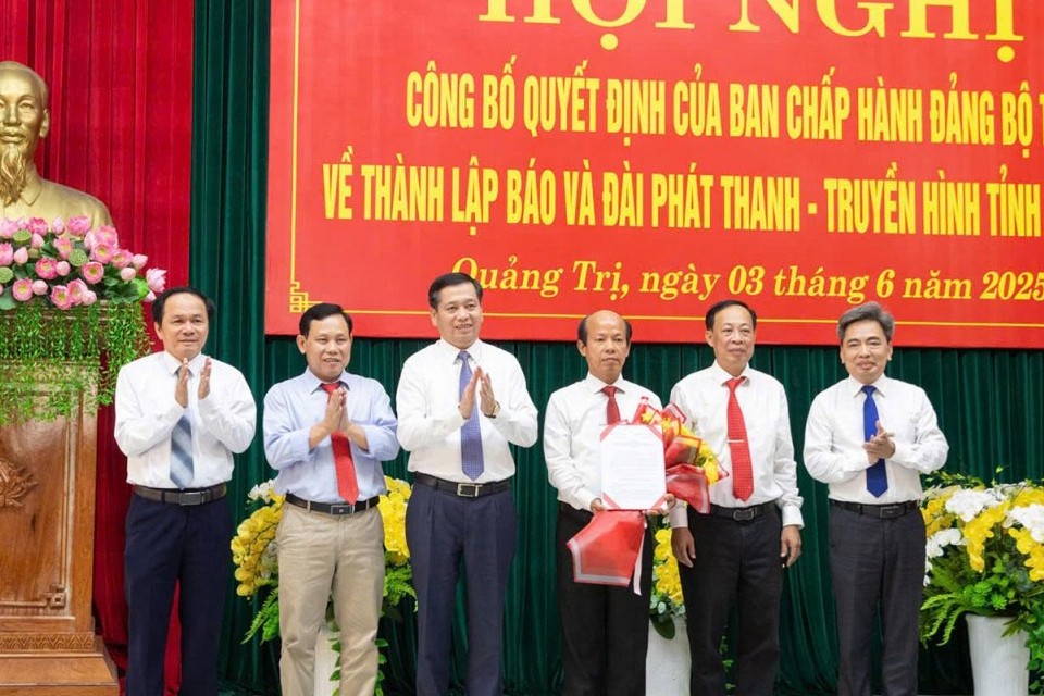 Công bố quyết định thành lập Báo và Đài phát thanh – Truyền hình tỉnh Quảng Trị