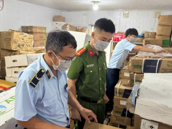 Quảng Bình: Phát hiện gần 4 tấn thực phẩm đông lạnh các loại không rõ nguồn gốc