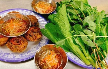 Bánh Cống Cần Thơ: Giòn rụm vành bánh, béo ngậy nhân tôm thịt, đậm hồn Tây Đô