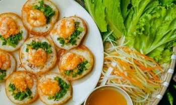 Bánh Khọt Vũng Tàu: Giòn tan, đậm đà hương vị hải sản, mang hồn phố biển