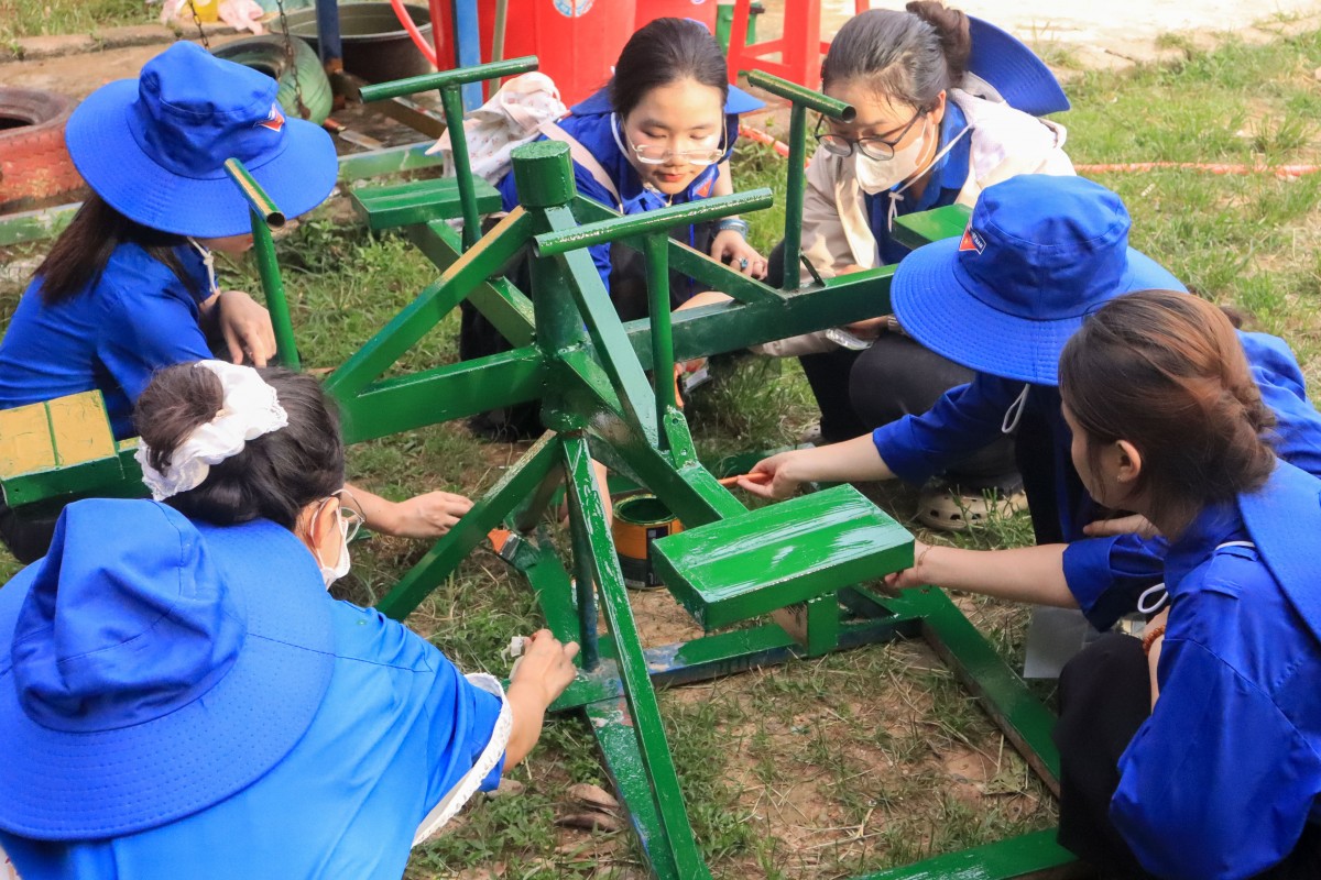“Nắng lên - Tình về”: Mang hơi ấm thiện nguyện cùng sức trẻ đến với vùng xa “Nắng lên - Tình về”: Mang hơi ấm thiện nguyện cùng sức trẻ đến với vùng xa