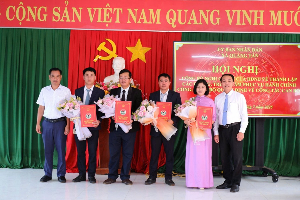 Lâm Đồng: Xã Quảng Tân công bố các quyết định về cán bộ