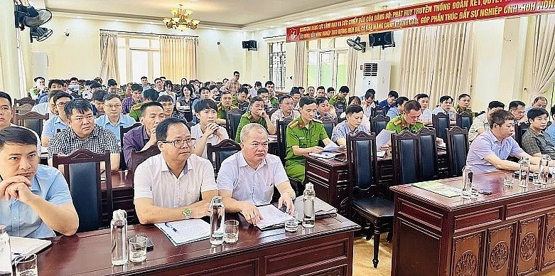 Sở Nông nghiệp và Môi trường tổ chức hội nghị tìm giải pháp ngăn chặn tình trạng vứt xác lợn xuống kênh mương.