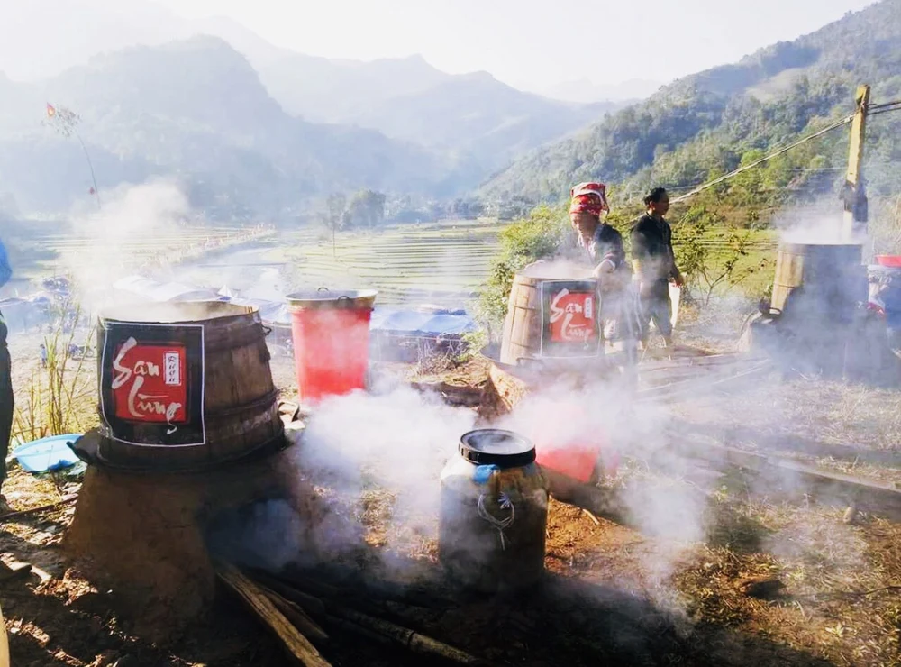 Rượu San Lùng - Đặc sản vàng của núi rừng Lào Cai