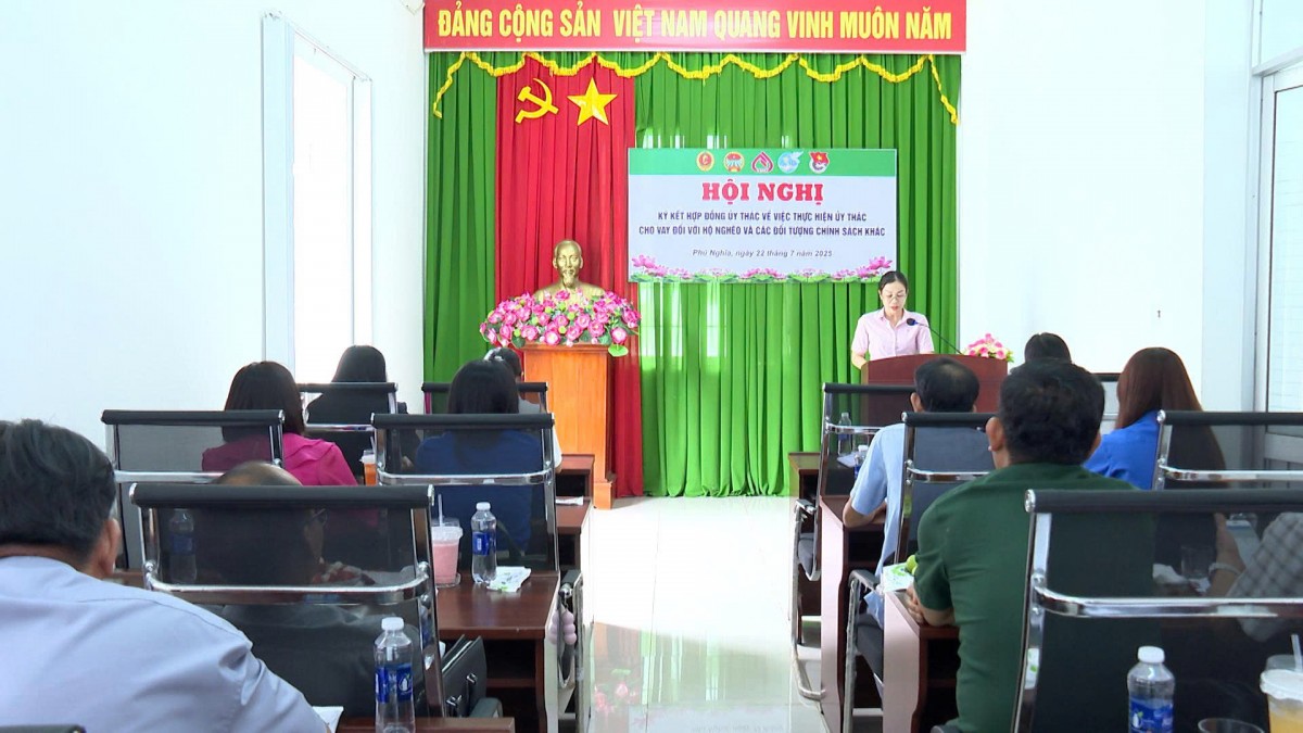 Ngân hàng Chính sách xã hội phối hợp với tổ chức chính trị - xã hội hỗ trợ vốn vay cho hộ nghèo