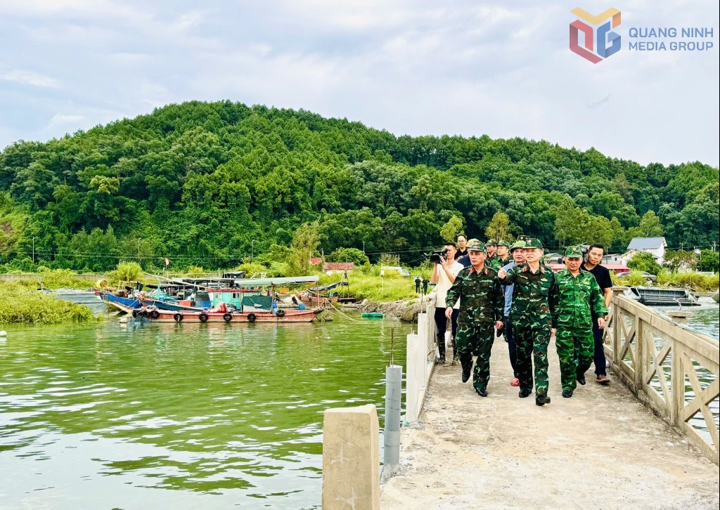 Trung tướng Doãn Thái Đức kiểm tra công tác phòng, chống bão số 11 tại Quảng Ninh