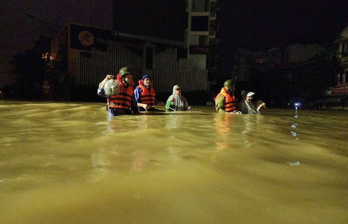 Mưa lớn vẫn tiếp tục ở Huế, Đà Nẵng và phía đông tỉnh Quảng Ngãi