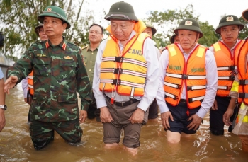 Cả nước hướng về miền Trung và thành phố Huế với tinh thần "lá lành đùm lá rách"