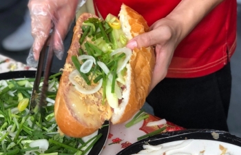 40 người nhập viện, nghi ngộ độc sau khi ăn ở quán bánh mì lâu năm