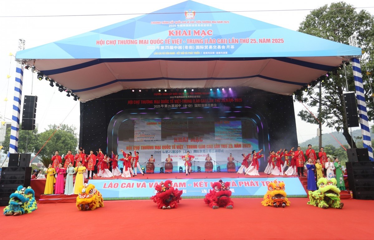 Khai mạc Hội chợ Thương mại Quốc tế Việt - Trung (Lào Cai) lần thứ 25 năm 2025