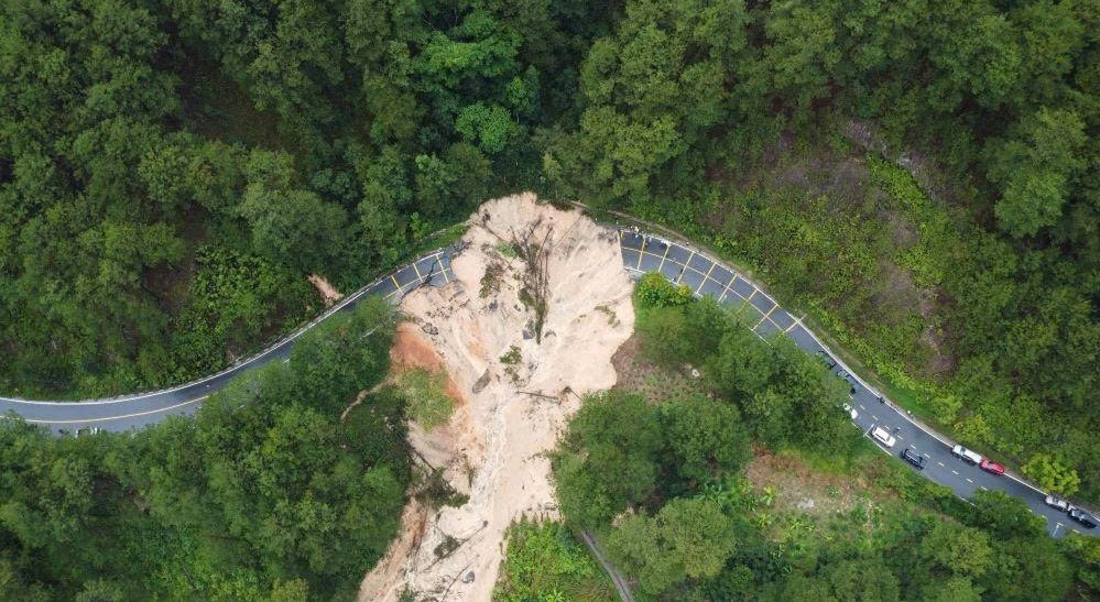 Lâm Đồng công bố tình huống khẩn cấp về thiên tai tại hai đoạn tuyến quốc lộ 20