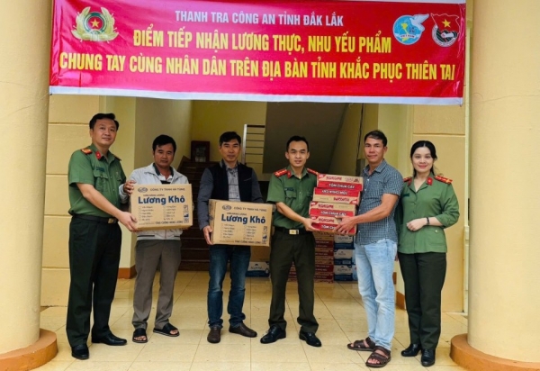 Thanh tra Công an tỉnh phát huy truyền thống "Tương thân tương ái, lá lành đùm lá rách"