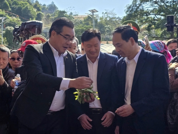 khai mac le hoi tra shan tuyet tinh lao cai