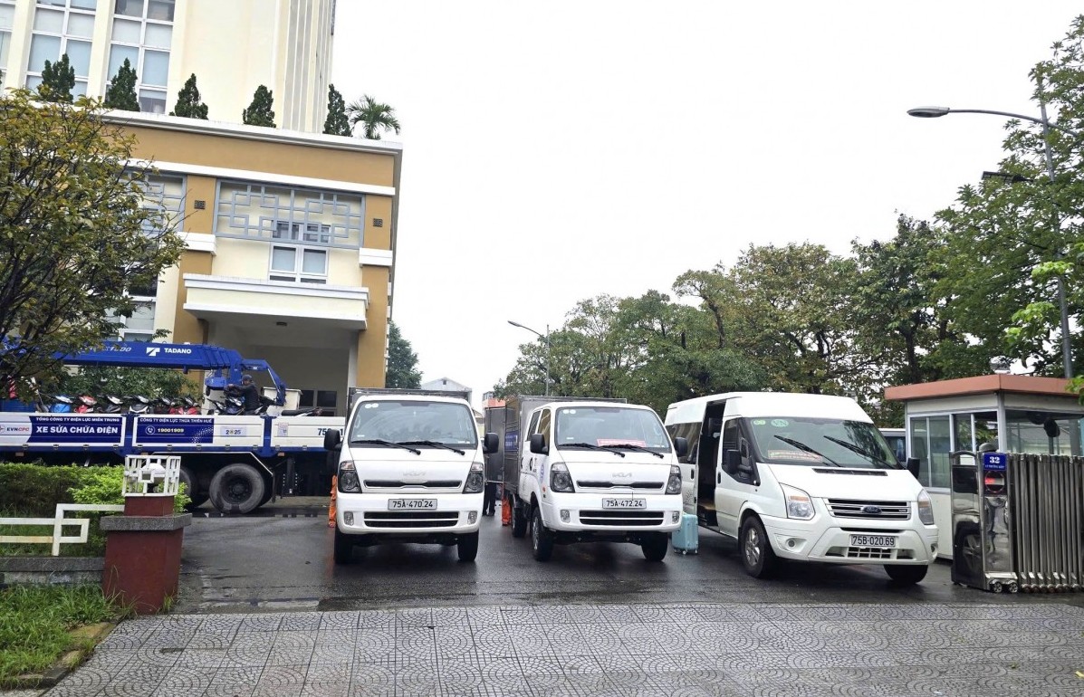 Công ty Điện lực Huế hỗ trợ khắc phục sự cố lưới điện do thiên tai