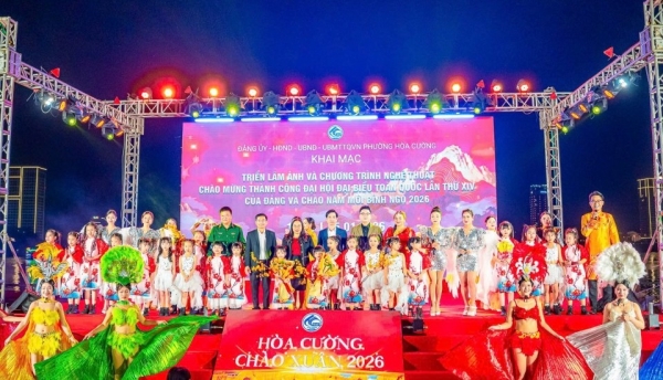 trien lam anh va chuong trinh nghe thuat anh sang niem tin chao mung thanh cong dai hoi dang xiv