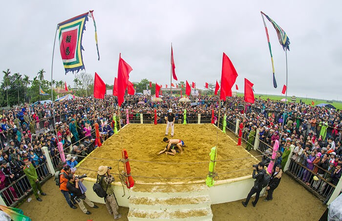 Hội vật truyền thống làng Sình