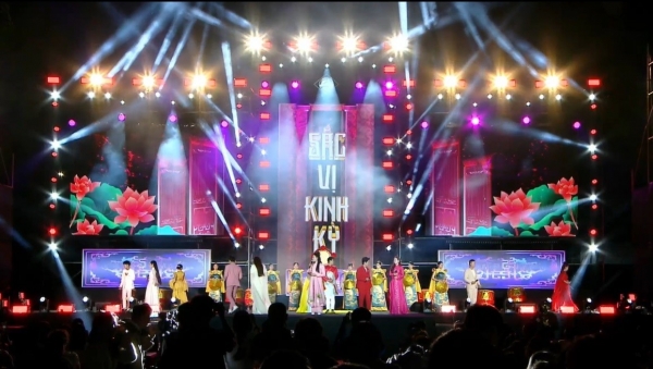 tet phu xuan sac vi kinh ky ruc ro hoanh trang doi moi va phat trien