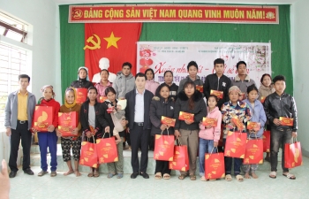 Hàng trăm suất quà Tết đến với bà con nghèo xứ Nghệ: Lan tỏa yêu thương, kết nối nghĩa tình