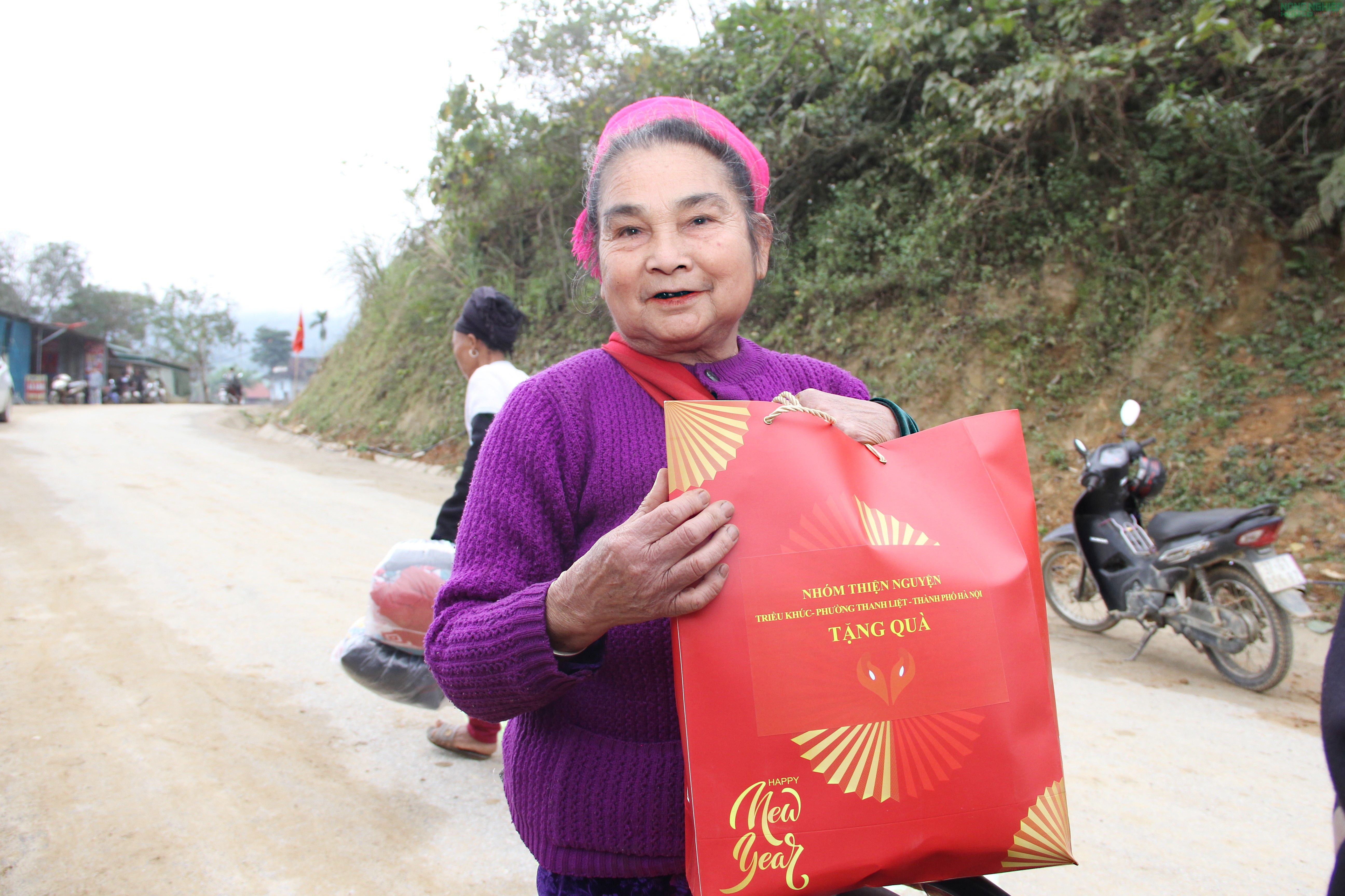 Hàng trăm suất quà Tết gửi gắm yêu thương đến với bà con Đan Lai, xứ Nghệ Hàng trăm suất quà Tết gửi gắm yêu thương đến với bà con Đan Lai, xứ Nghệ