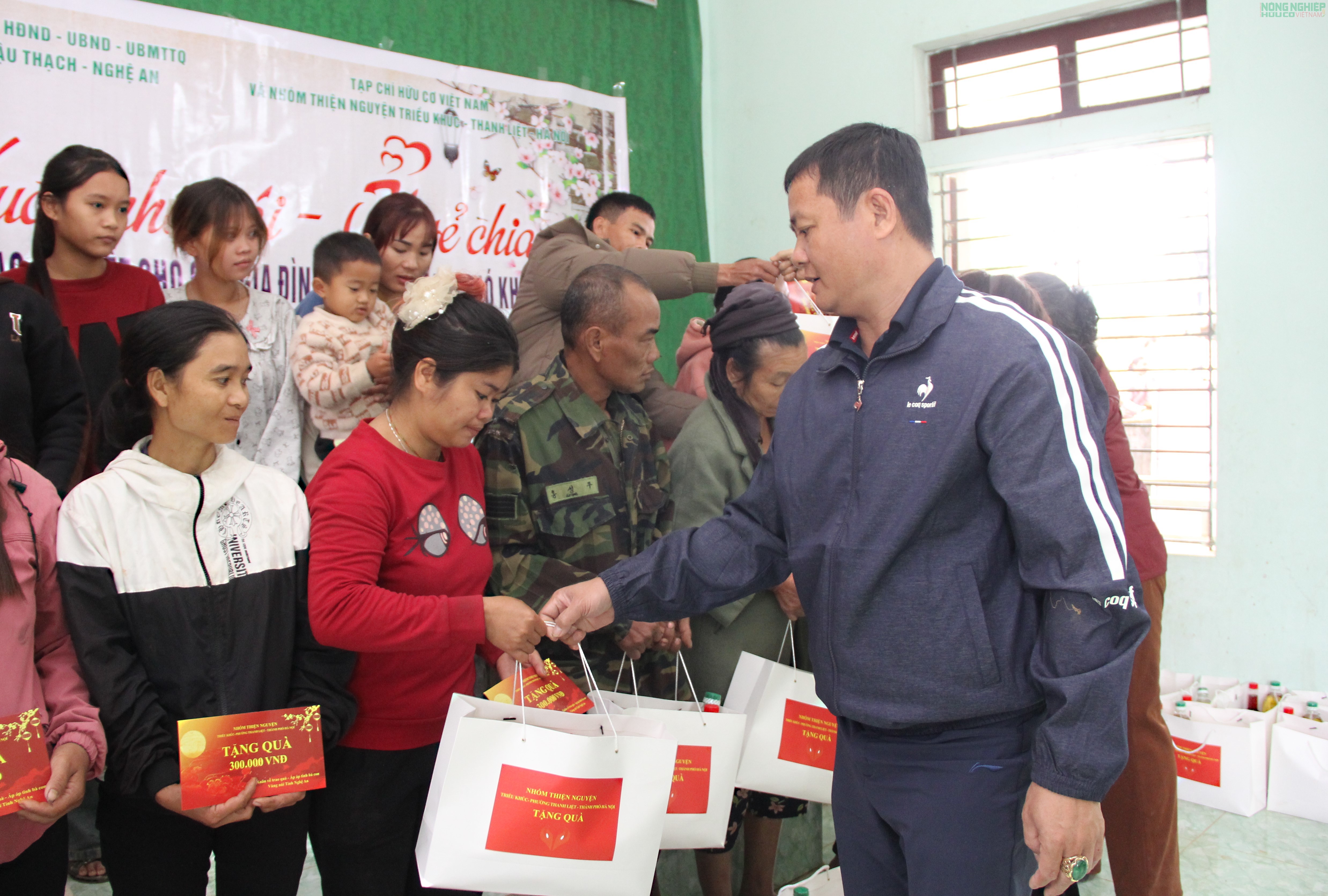 Hàng trăm suất quà Tết gửi gắm yêu thương đến với bà con Đan Lai, xứ Nghệ