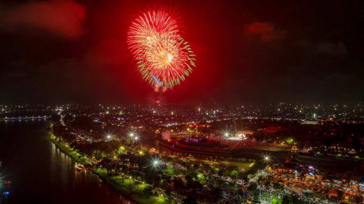 Tp. Huế: Giao thừa Bính Ngọ 2026 - rực rỡ pháo hoa, khát vọng vươn xa