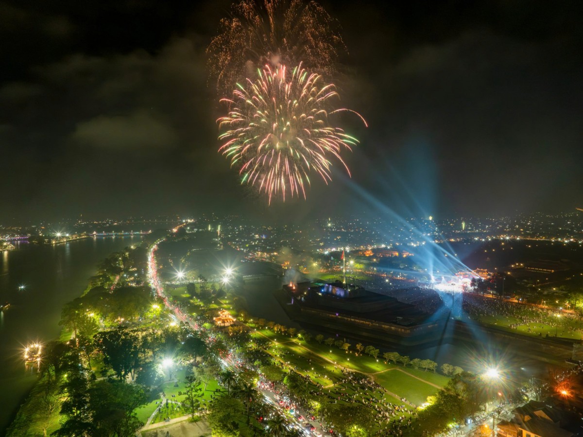 Tp. Huế: Giao thừa Bính Ngọ 2026 - rực rỡ pháo hoa, khát vọng vươn xa