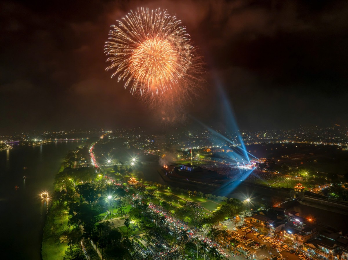 Tp. Huế: Giao thừa Bính Ngọ 2026 - rực rỡ pháo hoa, khát vọng vươn xa