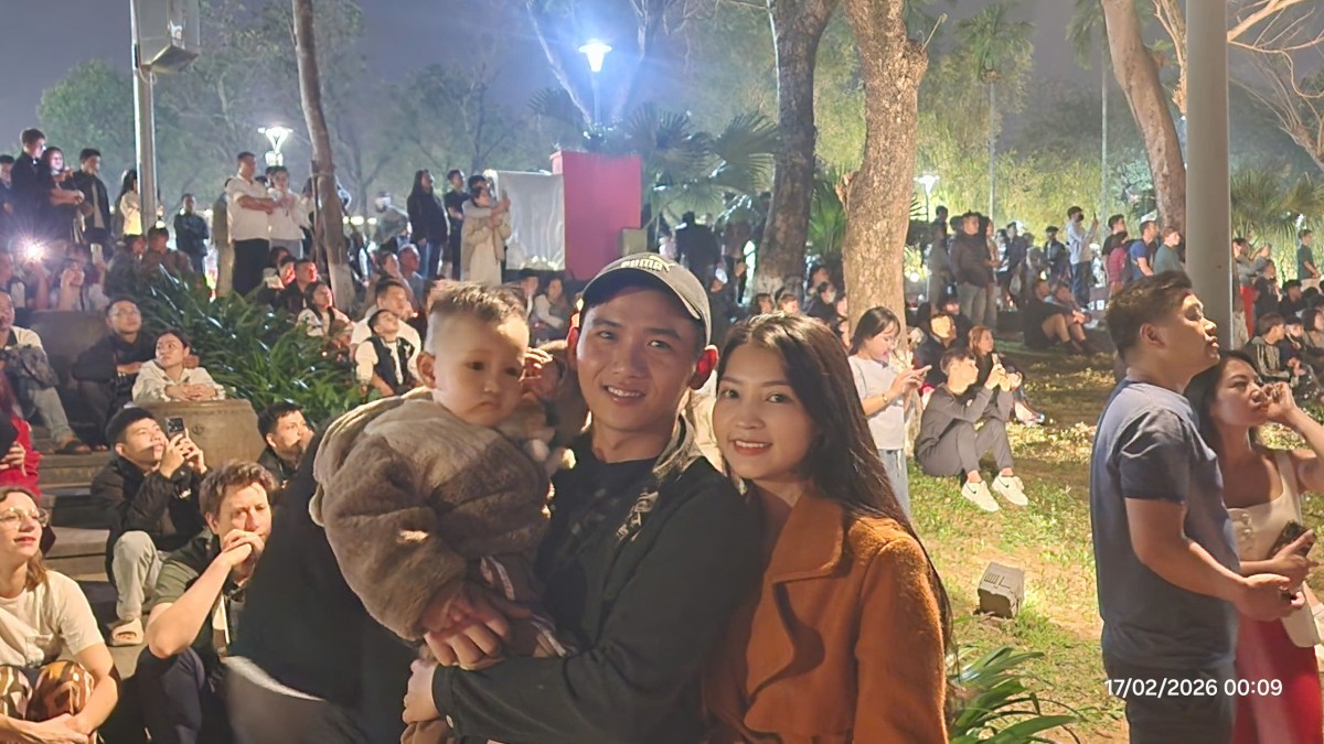 Tp. Huế: Giao thừa Bính Ngọ 2026 - rực rỡ pháo hoa, khát vọng vươn xa Khi những chùm pháo hoa cuối cùng khép lại, dư âm của ánh sáng và niềm vui vẫn còn đọng mãi trong lòng mọi người.