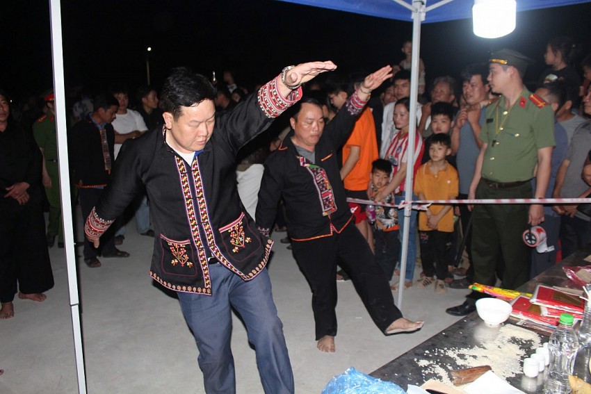 Độc đáo lễ hội nhảy lửa của người Dao Nậm Đét xã Bảo Nhai