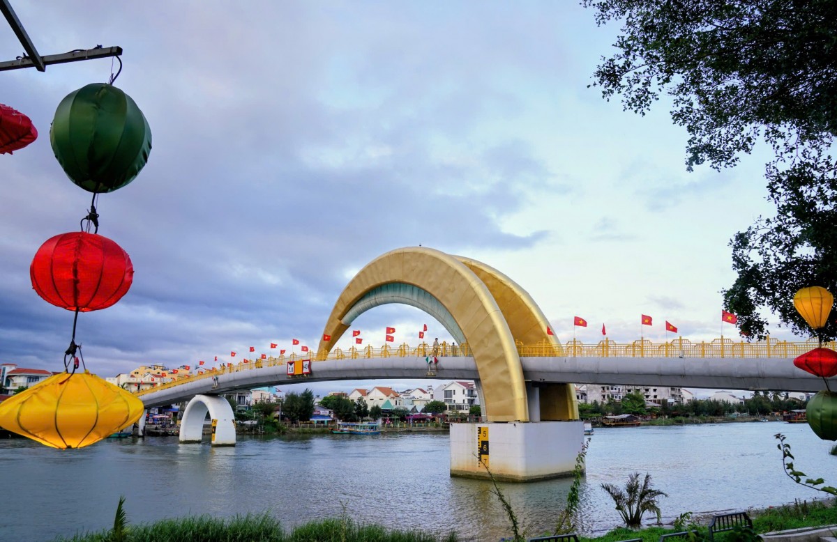 Bầu trời Hội An bừng sáng đêm khai mạc Lễ hội Ánh sáng & Di sản 2026