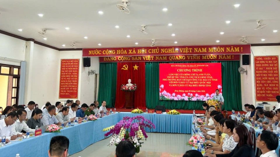 Chủ tịch UBND tỉnh Đắk Lắk làm việc về công tác bầu cử tại xã Dray Bhăng