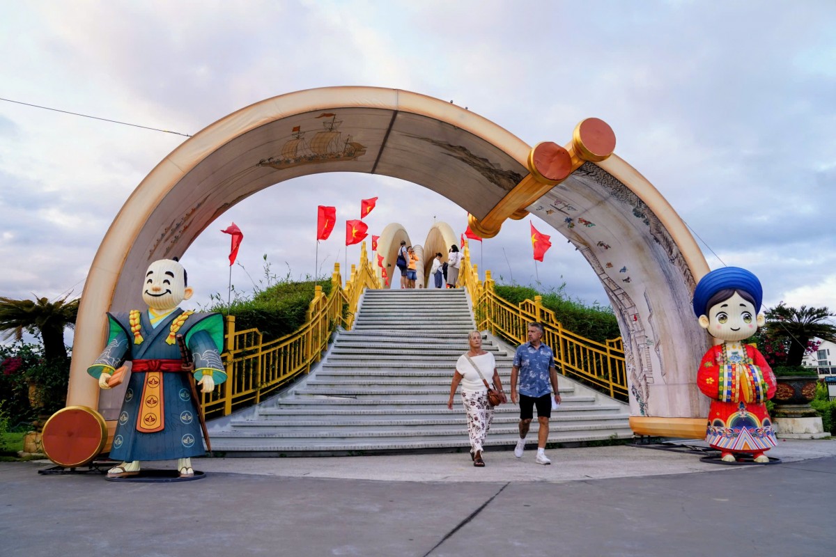 Bầu trời Hội An bừng sáng đêm khai mạc Lễ hội Ánh sáng & Di sản 2026