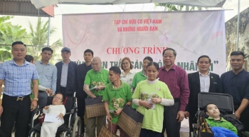 Thắp sáng lòng nhân ái, Tạp chí Hữu cơ Việt Nam trao tặng 30 suất quà Nhóm “Khát vọng cỏ dại”