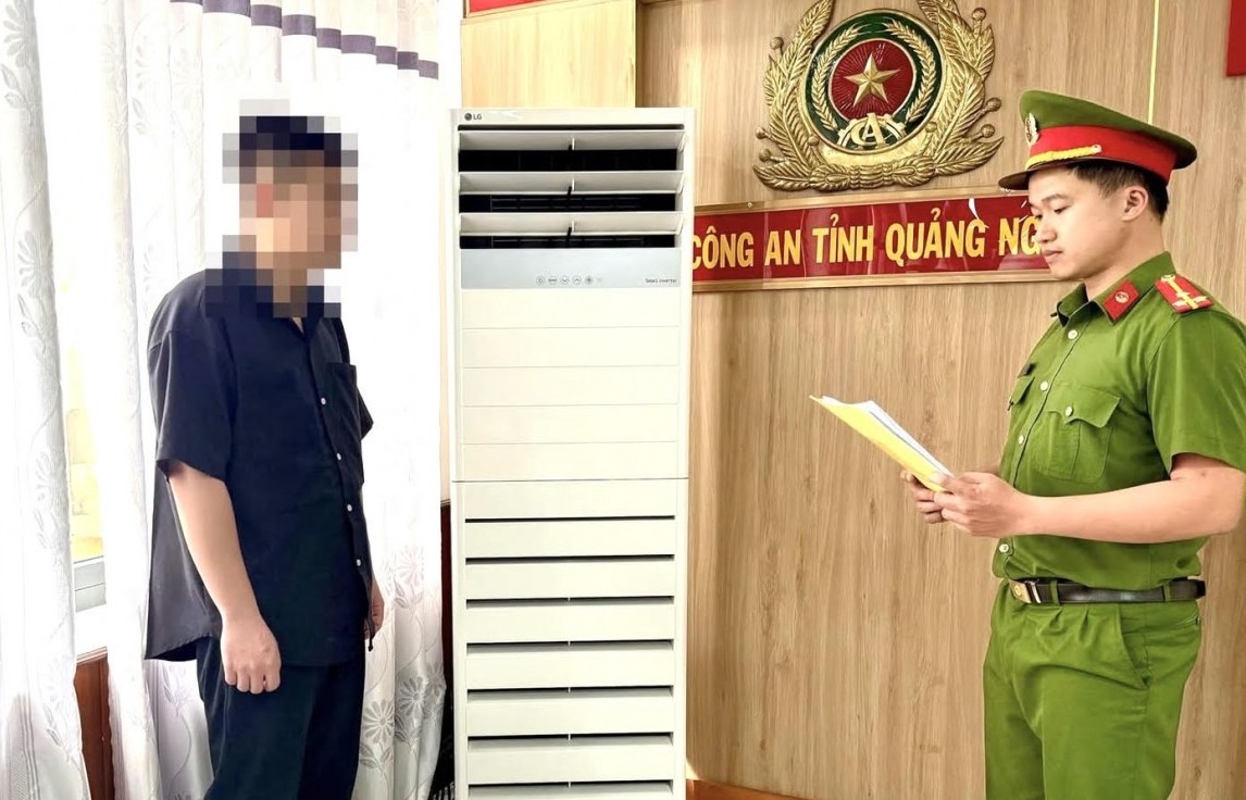 Bắt tạm giam “giám đốc” sinh năm 2000 lừa đảo đầu tư cổ phiếu