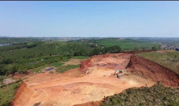 Xử lý nghiêm hai trường hợp khai thác và vận chuyển đất trái phép