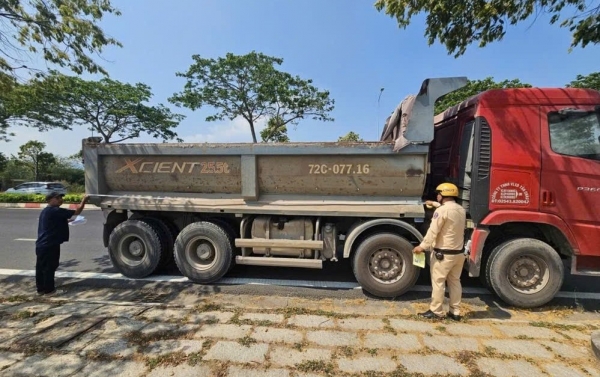 TP.HCM tổng rà soát hơn 6.400 xe tải tự đổ từ 15 tấn trở lên