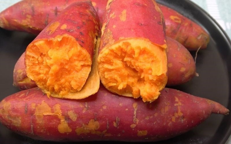 Bổ sung khoai lang, rau lá xanh: “Lá chắn” tự nhiên cho làn da