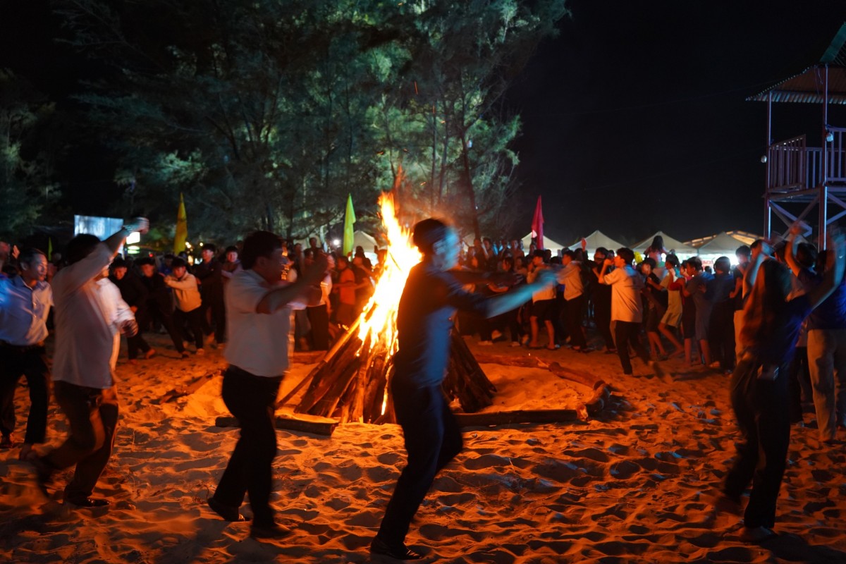 Tuổi trẻ phường Phong Quảng thắp sáng khát vọng biển xanh