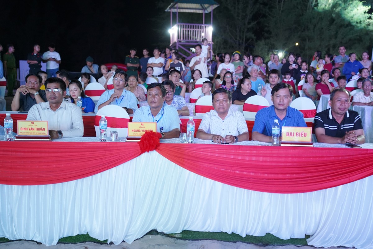 Các đại biểu tham gia chương trình