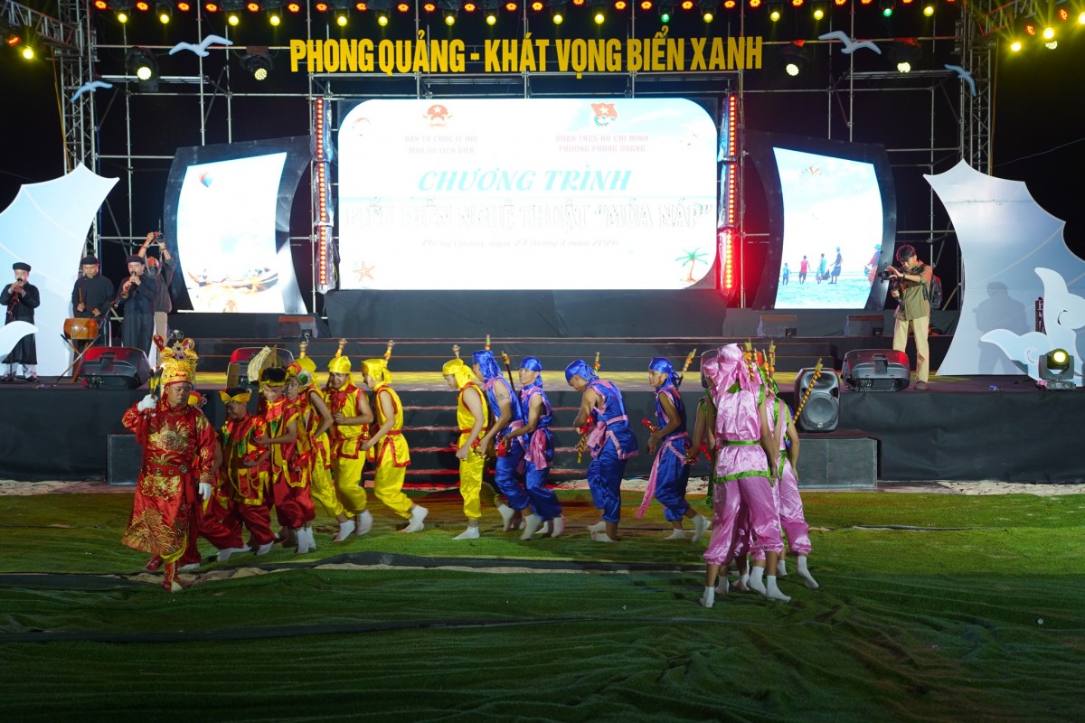 Tuổi trẻ phường Phong Quảng thắp sáng khát vọng biển xanh