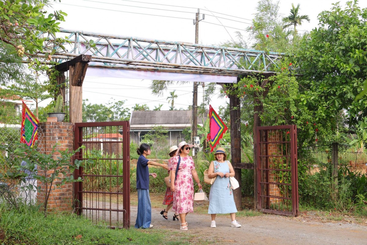 Phiên chợ quê “Mì xưa mì sớm” tái hiện sinh động đời sống làng quê Việt Nam.