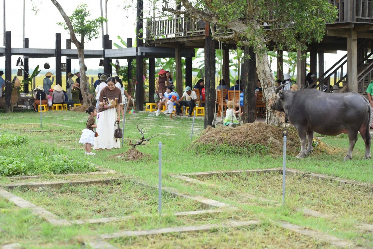 Phiên chợ quê “Mì xưa mì sớm” tái hiện sinh động đời sống làng quê Việt Nam.