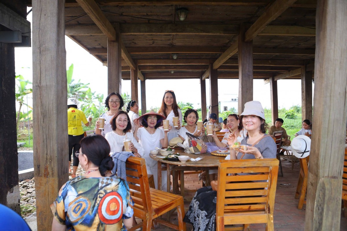 Phiên chợ quê “Mì xưa mì sớm” tái hiện sinh động đời sống làng quê Việt Nam.