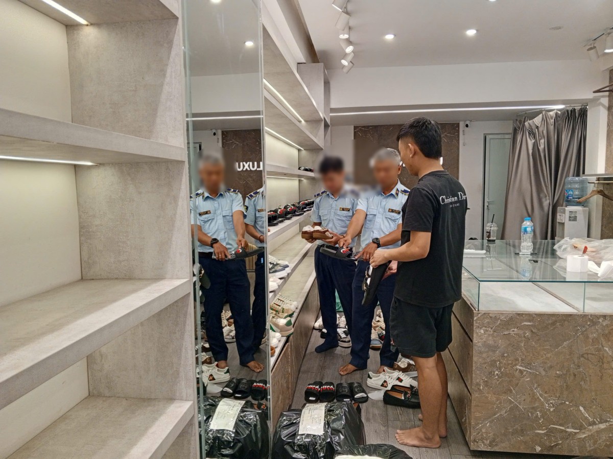 ha noi phat hien cua hang kinh doanh 140 san pham thoi trang gia mao thuong hieu