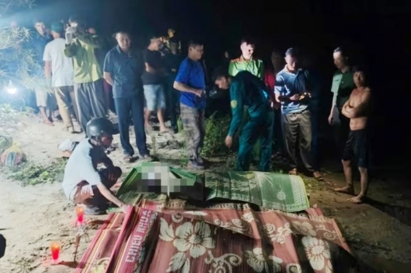 Lật thuyền trên sông Ngàn Phố, 3 trẻ em, 1 phụ nữ tử vong thương tâm
