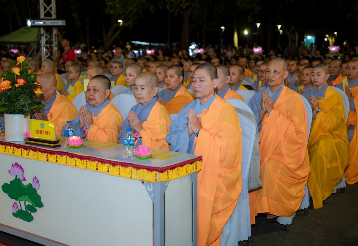 Tp. Huế: Lan tỏa thông điệp hòa bình từ Lễ hội Hoa đăng bên dòng Hương Giang