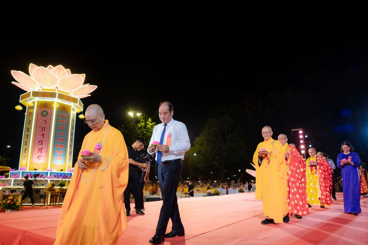 Tp. Huế: Lan tỏa thông điệp hòa bình từ Lễ hội Hoa đăng bên dòng Hương Giang Festival Huế 2026