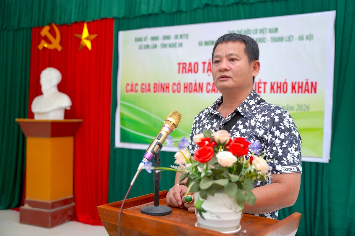 Lan toả yêu thương tới các hộ nghèo đặc biệt khó khăn ở miền Tây Nghệ An